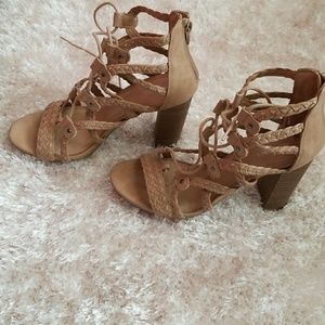 Merona Women's shoes Tan color